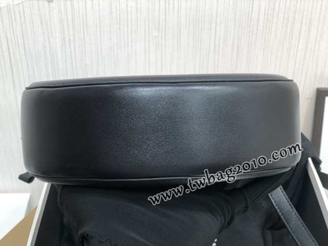 Celine專櫃2023新款經典凱旋門Logo大月餅包斜挎女包 賽琳OVAL CUIR TRIOMPHE大光滑牛皮革橢圓形手袋 sldj2261